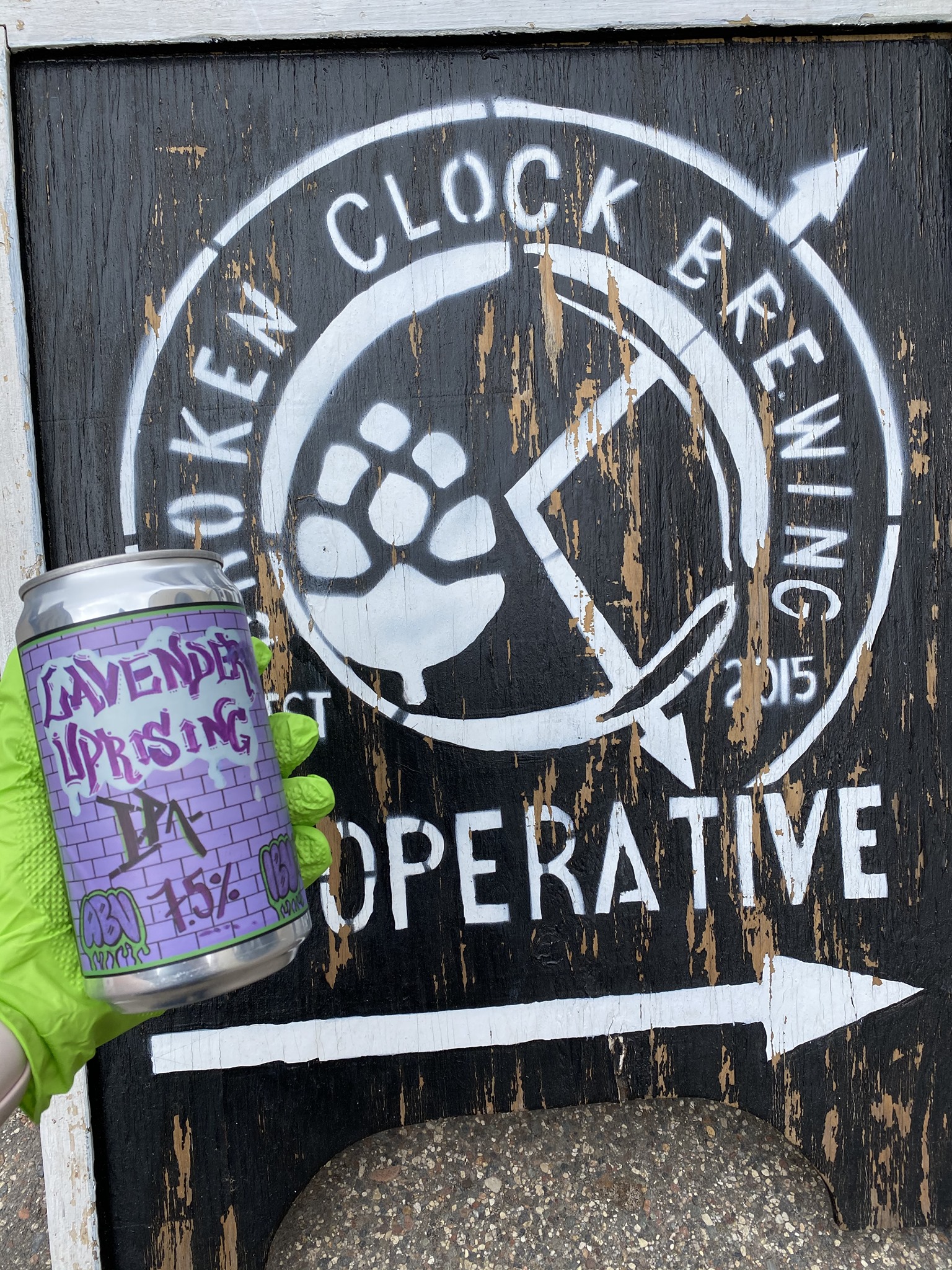 Crowlers, growlers & merch, oh my! Broken Clock Brewing Cooperative